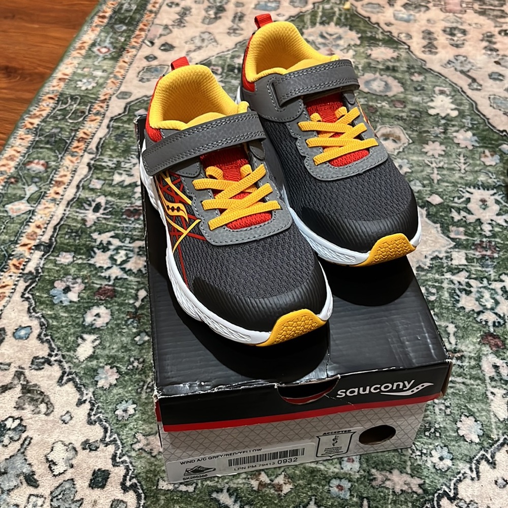 NIB SAUCONY Wind A/C 2.0 Fire (12W Little Kids)